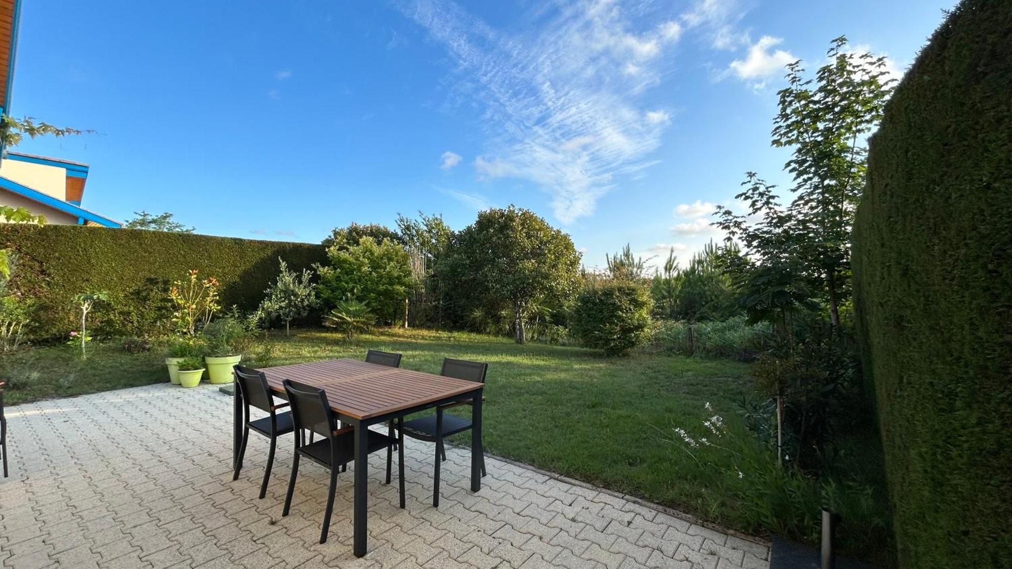 Jolie Maison De Vacances Avec Terrasse Et Jardin سان جوليان-أون-بورن المظهر الخارجي الصورة