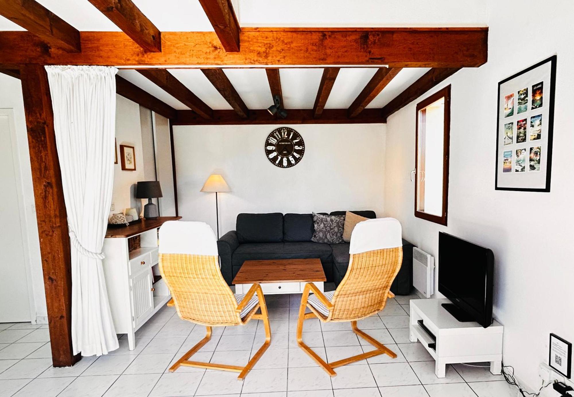 Jolie Maison De Vacances Avec Terrasse Et Jardin سان جوليان-أون-بورن المظهر الخارجي الصورة